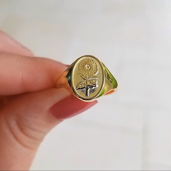 Sunflower Signet Ring - Picture 4 of 5